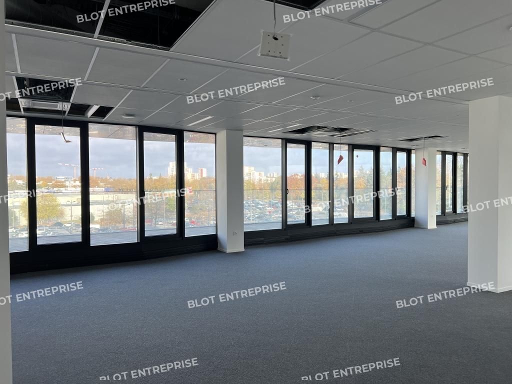 Location bureaux 696 m² non divisibles