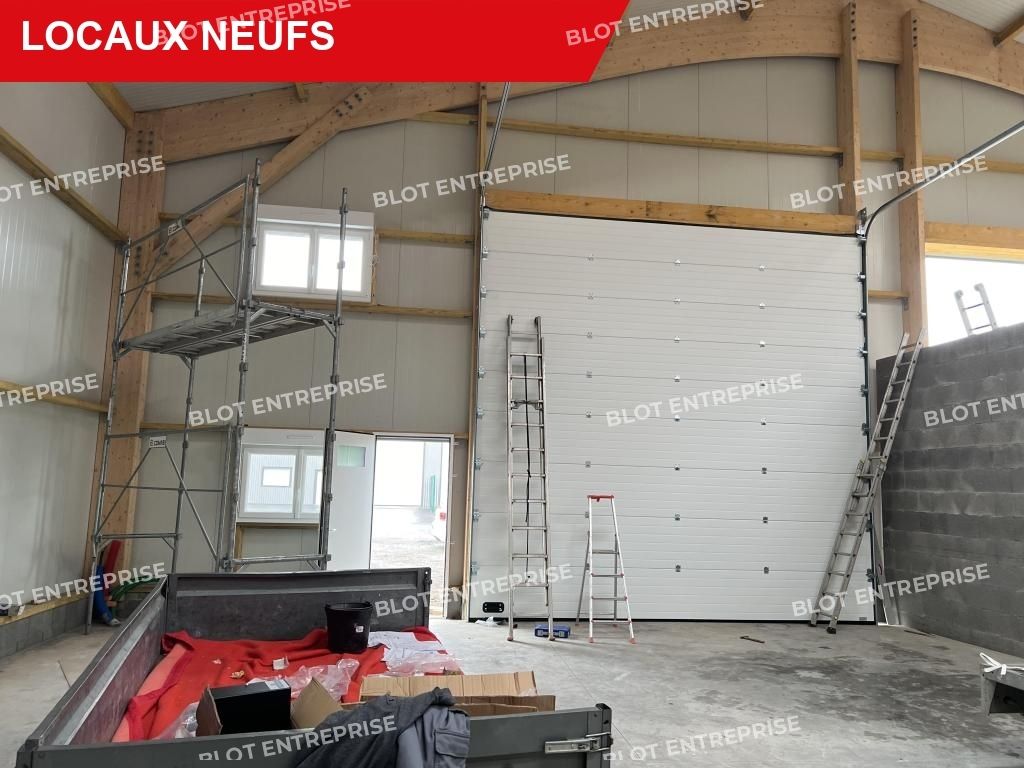 Location entrepôts 225 m² non divisibles
