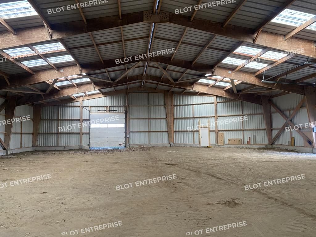 Location entrepôts 570 m² non divisibles