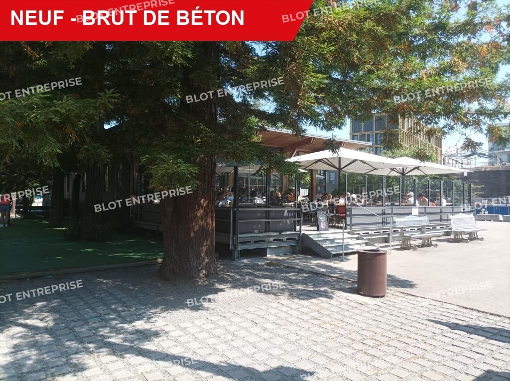 Location local commercial 276 m² non divisibles
