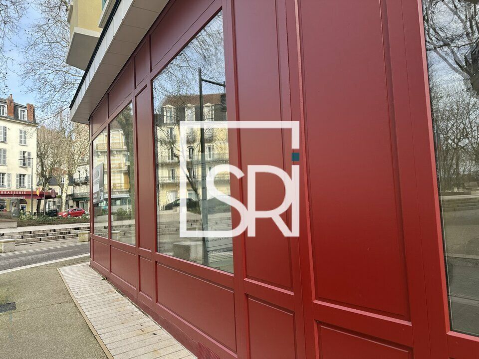 Location local commercial 64.7 m² non divisibles