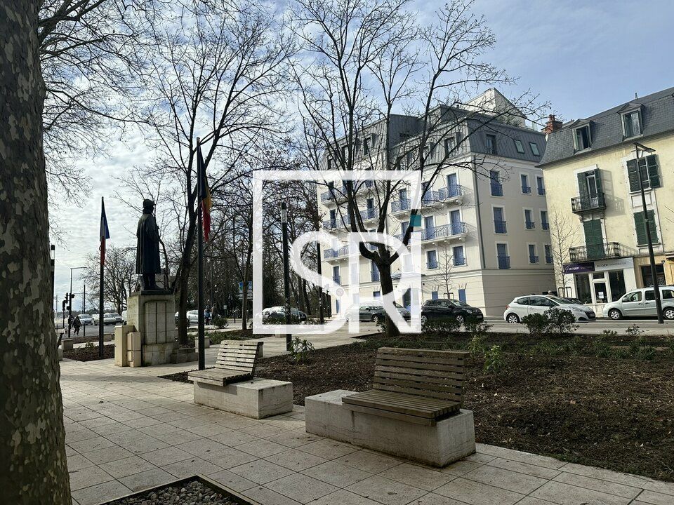 LOCATION LOCAL COMMERCIAL 64 M² - PARC KENNEDY - 03200 VICHY 