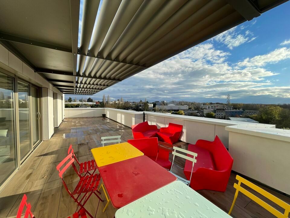 Valoris Real Estate vous propose à la vente des bureaux en R+1 et R+2, au cœur de la Techlid à Dardilly. Ces bureaux s'accompagnement de terrasses et places de stationnement.