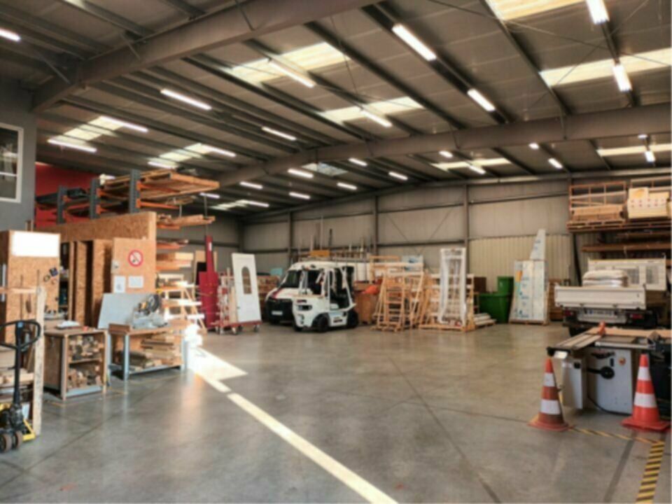 Location local d''activites 731 m² non divisibles