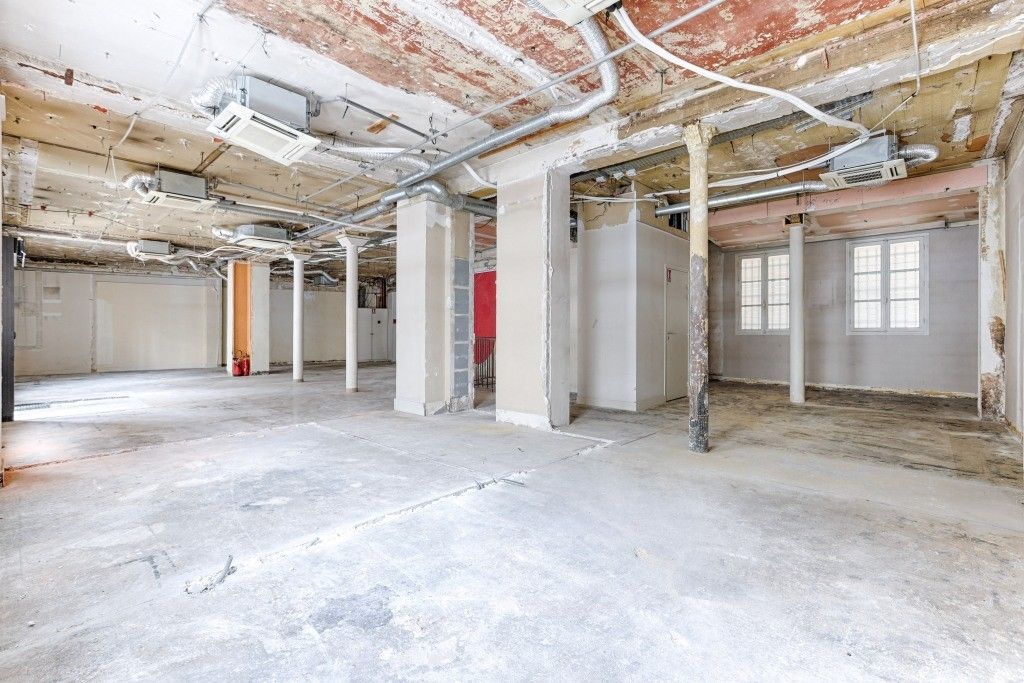 Location boutique 252 m² non divisibles