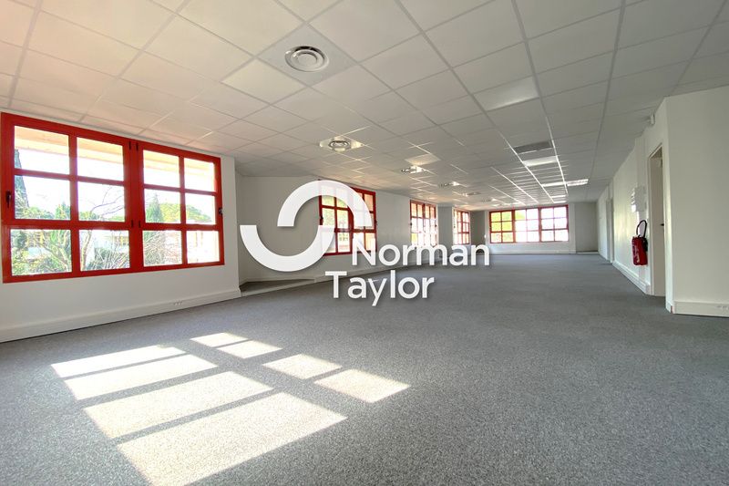 Location bureaux 324 m² divisibles à partir de 94 m²