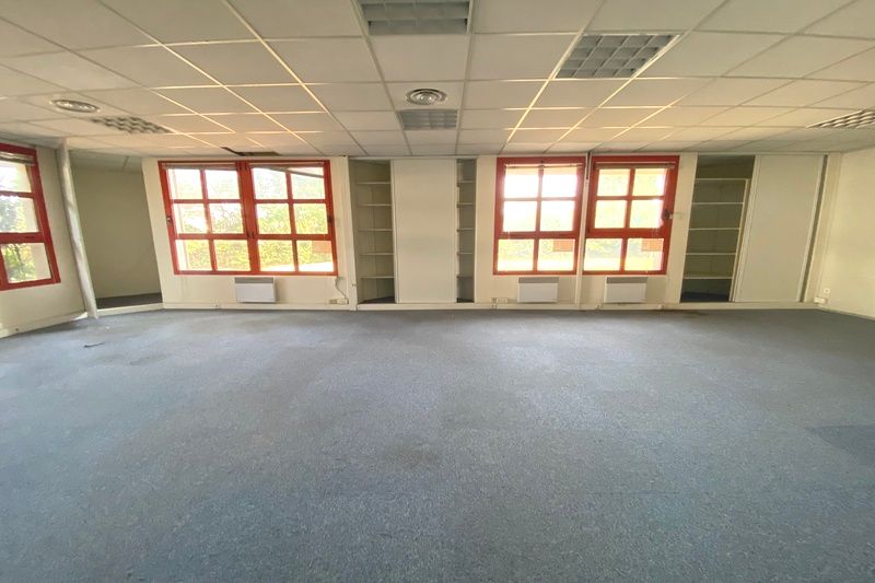 Grande surface de bureaux aménagés à louer au Parc d'activité du Millénaire