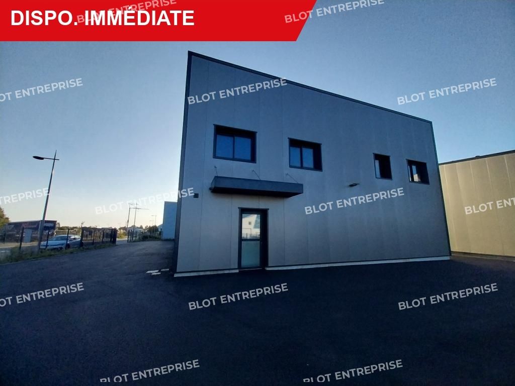 Location entrepôts 300 m² non divisibles