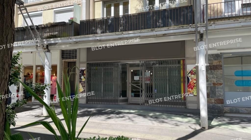 Location local commercial 91 m² non divisibles
