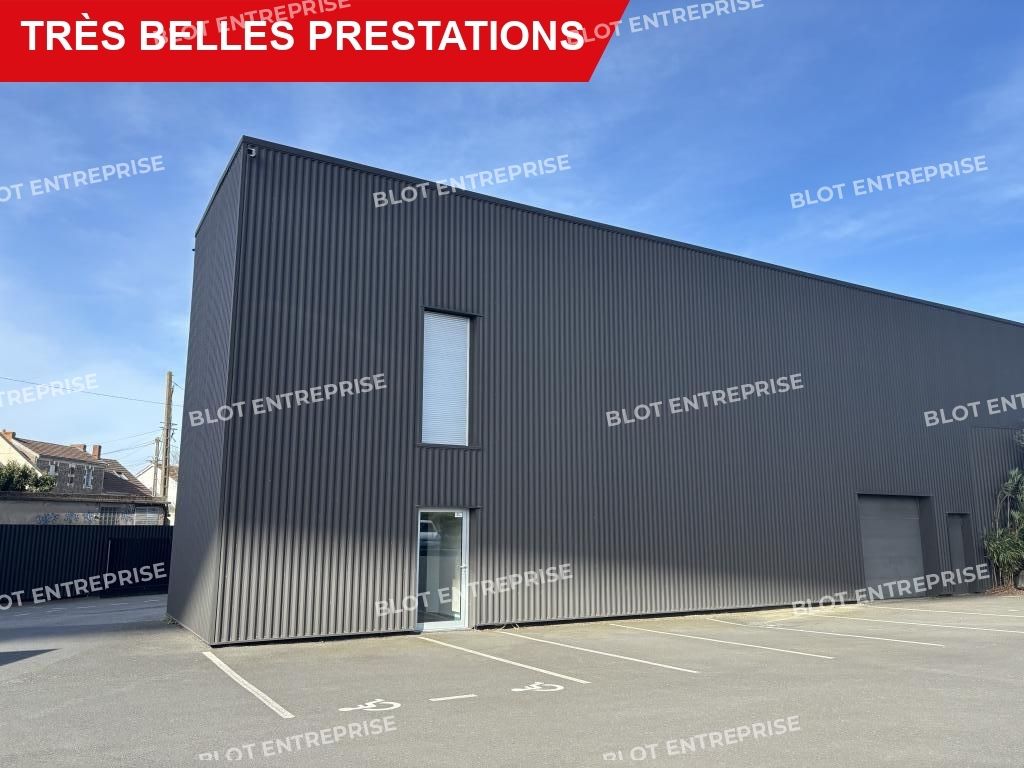 Location entrepôts 229 m² non divisibles