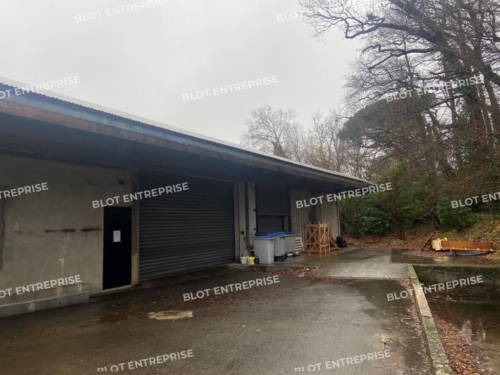 Location entrepôts 180 m² non divisibles