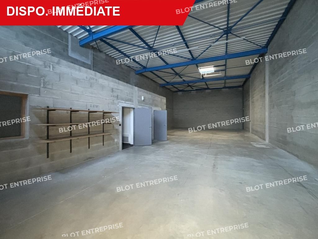 Location entrepôts 210 m² non divisibles