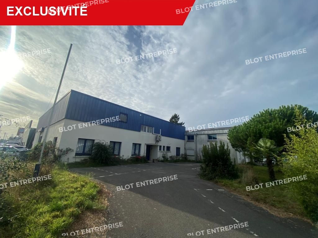 Location entrepôts 400 m² non divisibles