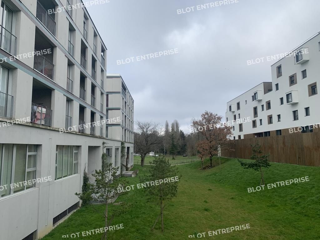 Location bureaux 33 m² non divisibles