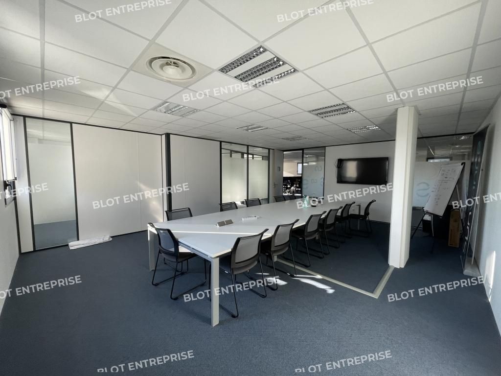 Location bureaux 235 m² non divisibles