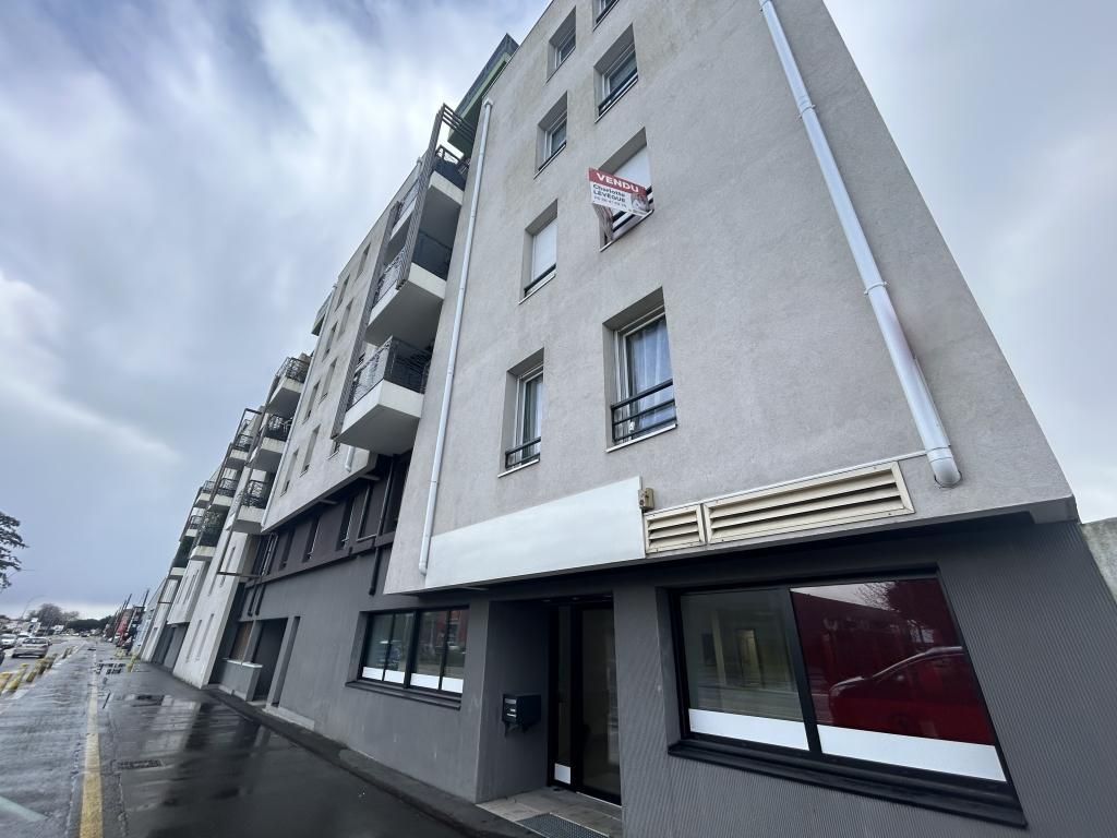Location local commercial 140 m² non divisibles