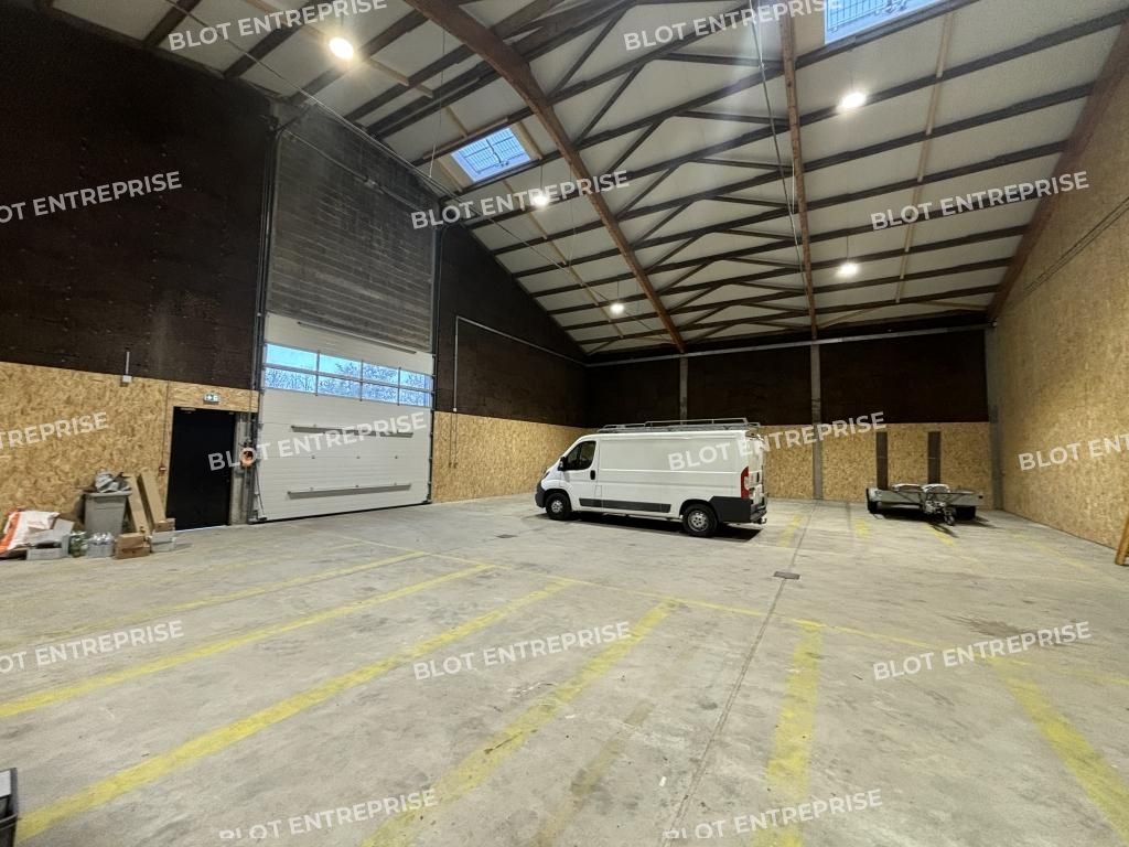 Location entrepôts 380 m² non divisibles