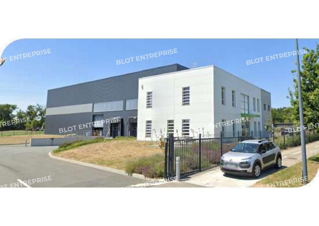 Location entrepôts 1592 m² non divisibles
