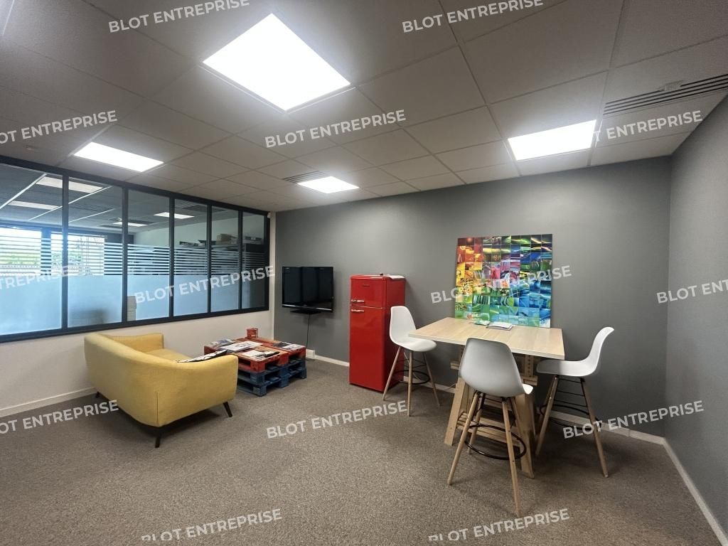 Location bureaux 140 m² non divisibles