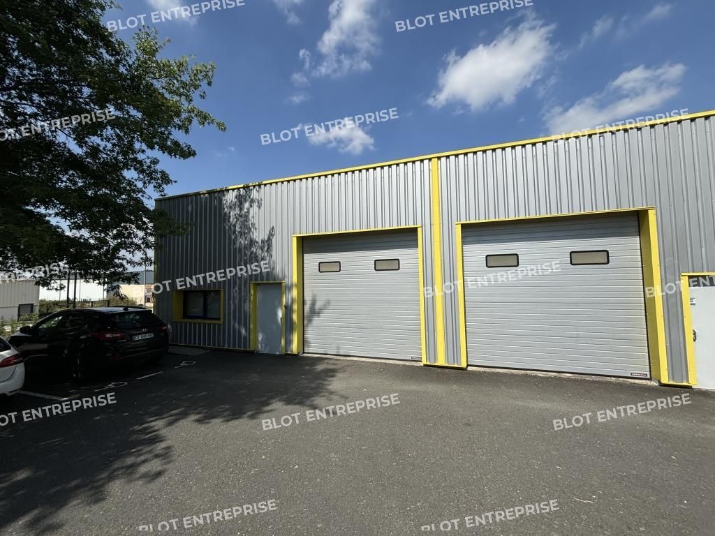 Location entrepôts 152 m² non divisibles
