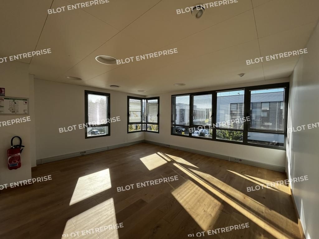 Location bureaux 235 m² non divisibles
