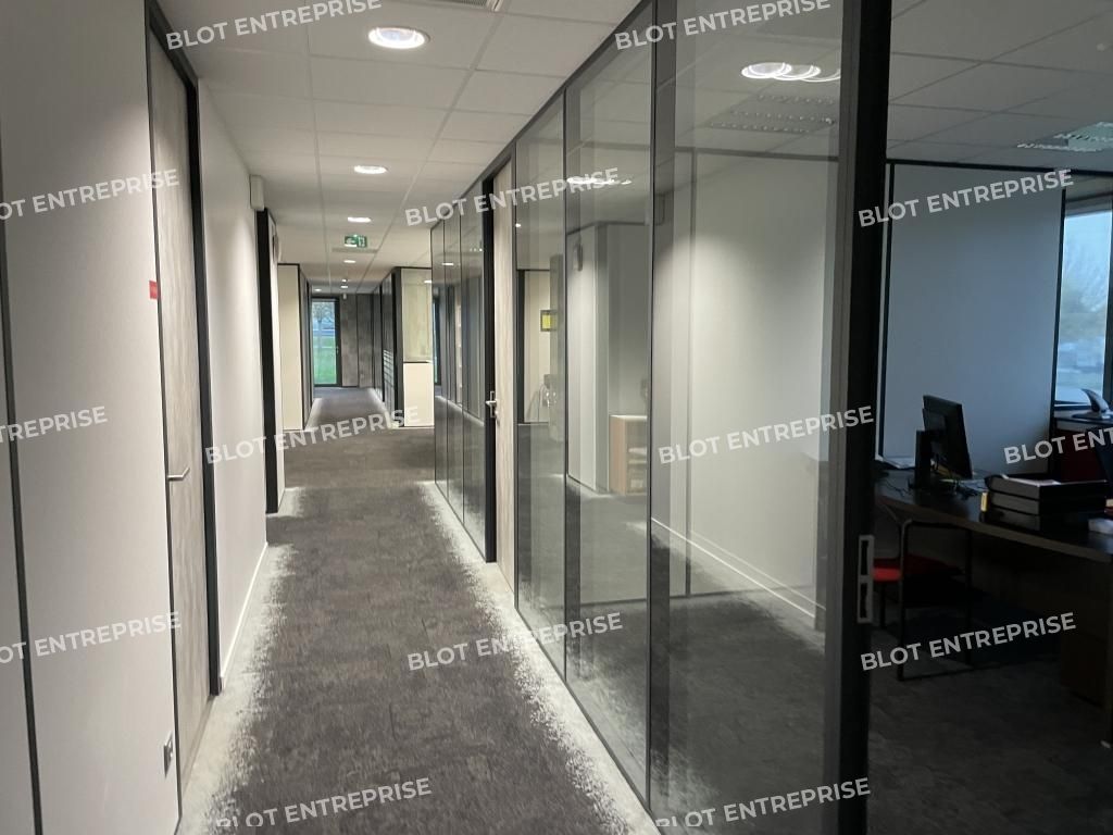 Location bureaux 300 m² non divisibles