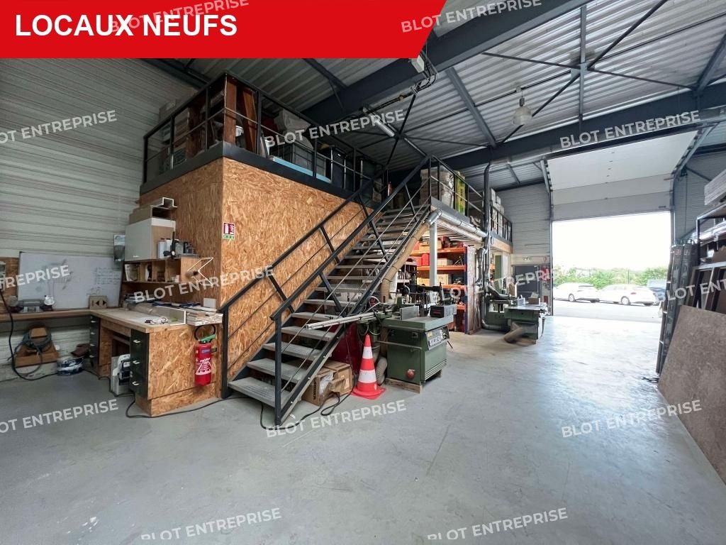 Location entrepôts 350 m² non divisibles
