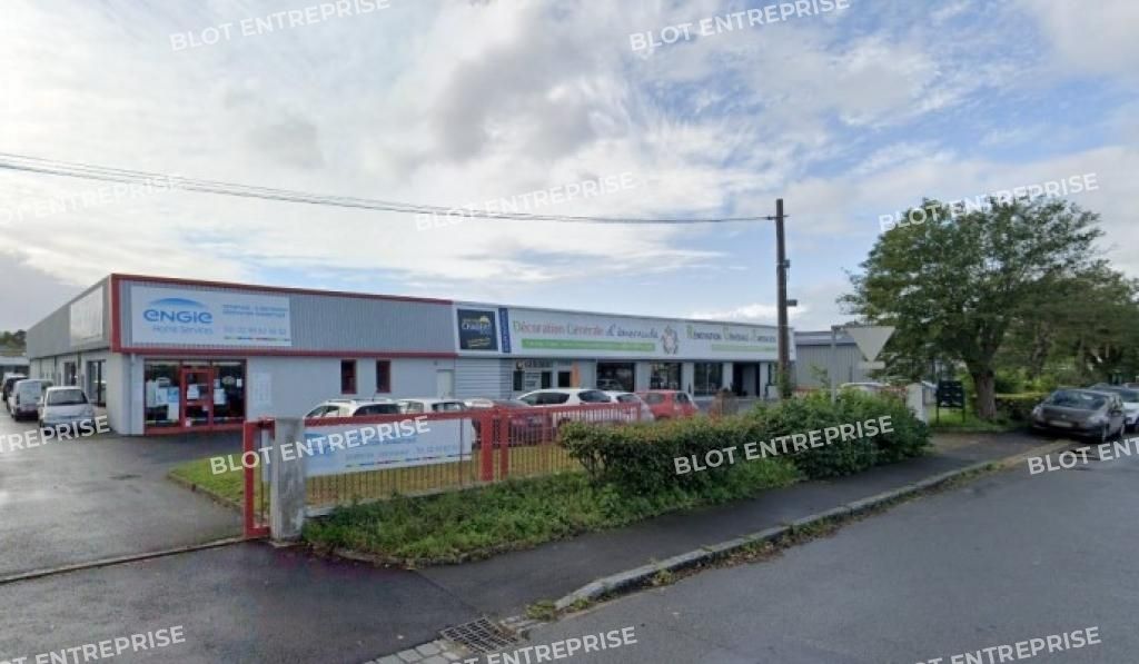 Location entrepôts 600 m² non divisibles