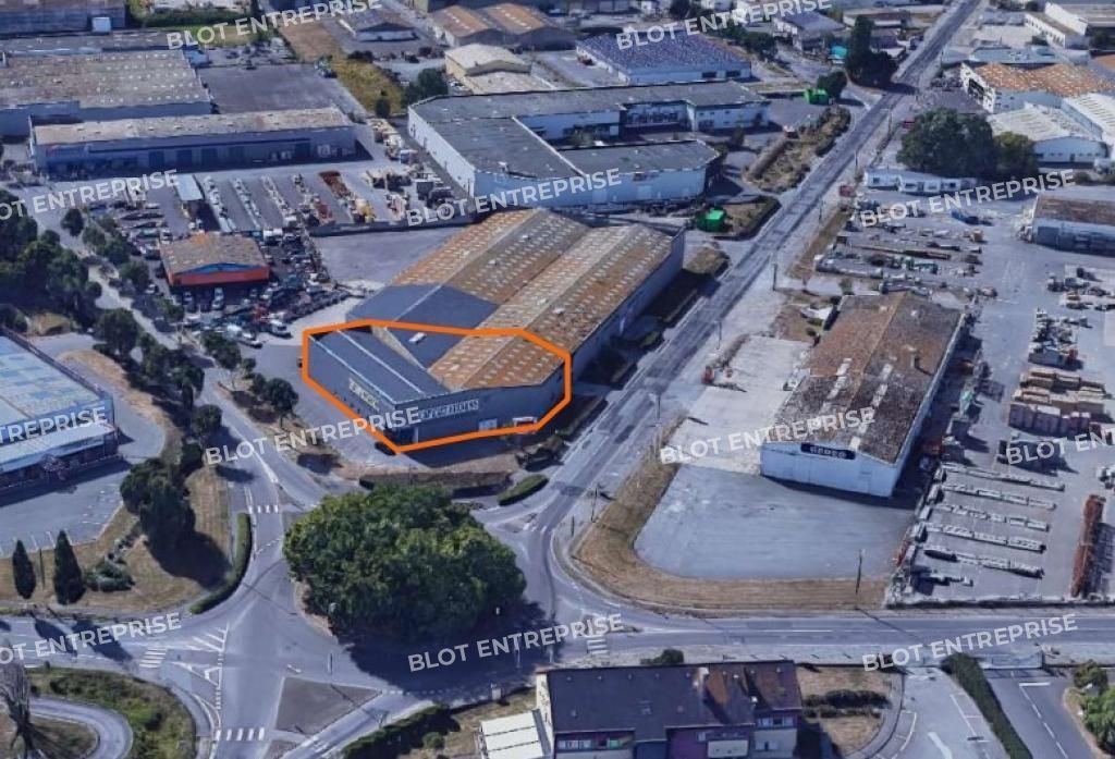 Location entrepôts 950 m² non divisibles