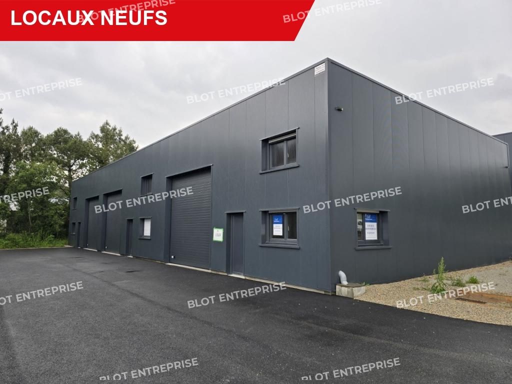 Location entrepôts 400 m² non divisibles