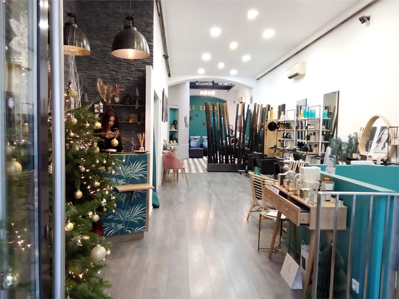 Location local commercial 130.00 m² à BORDEAUX