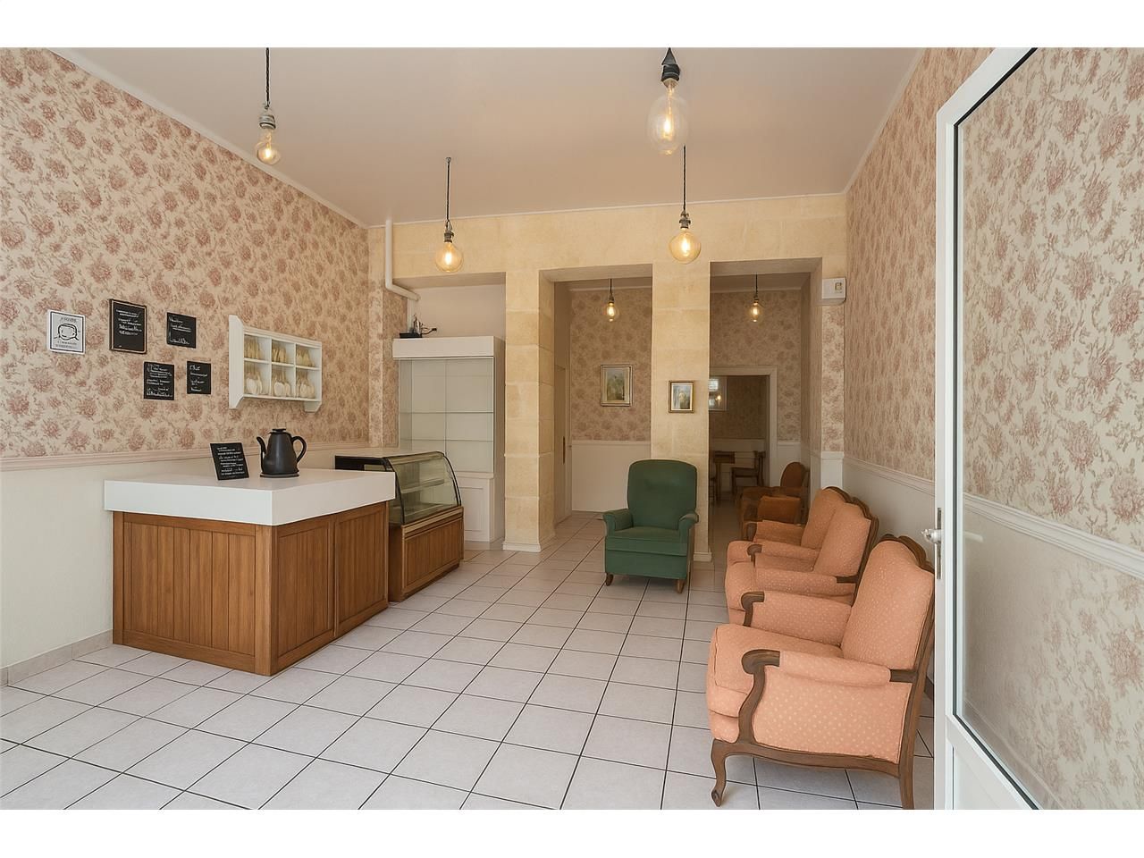 Location local commercial 54.00 m² à BORDEAUX