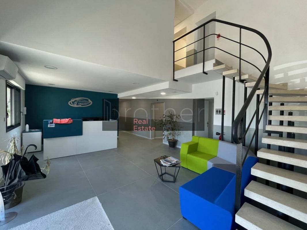 Vente bureaux 794 m² divisibles à partir de 300 m²