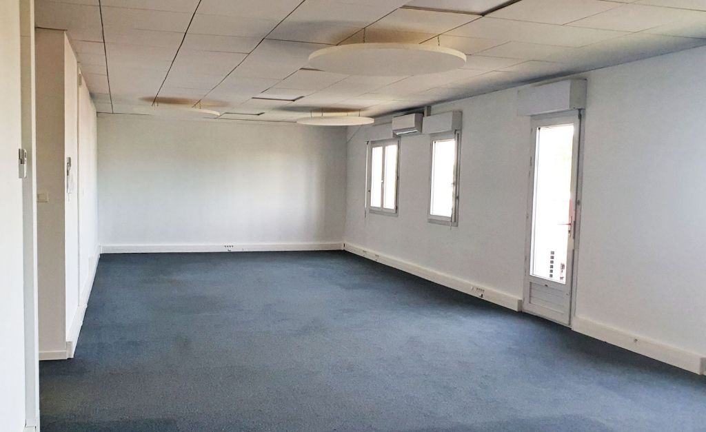 Location bureaux 105.00 m² à BEAUZELLE