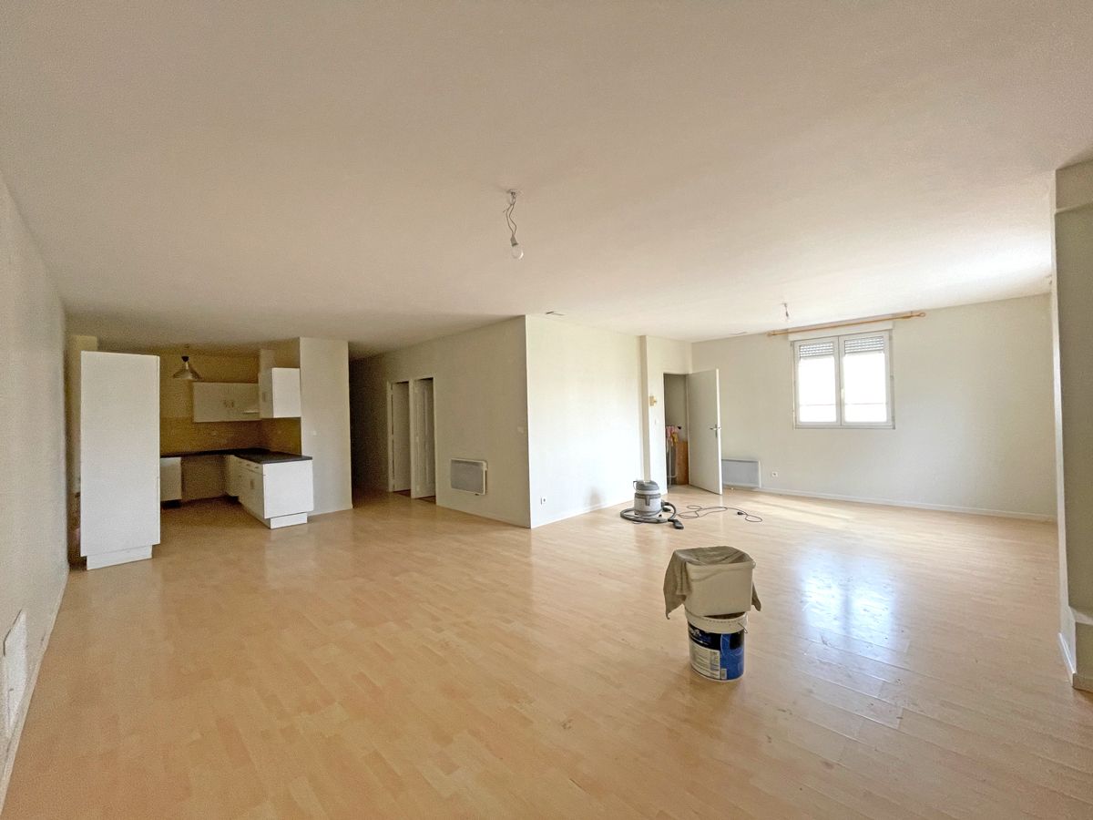 Location local commercial 450.00 m² à TOULOUSE