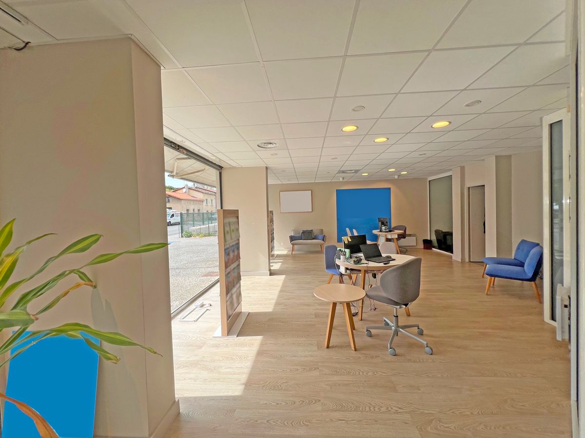 Location local commercial 104.00 m² à RAMONVILLE SAINT AGNE