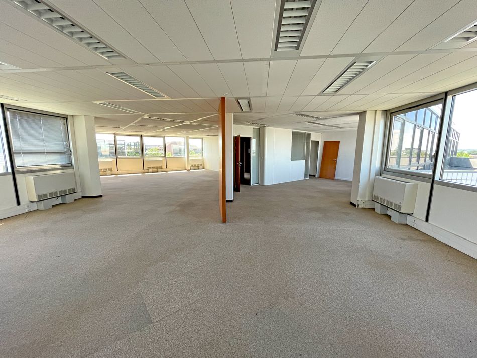 Location bureaux 727.00 m² à BLAGNAC