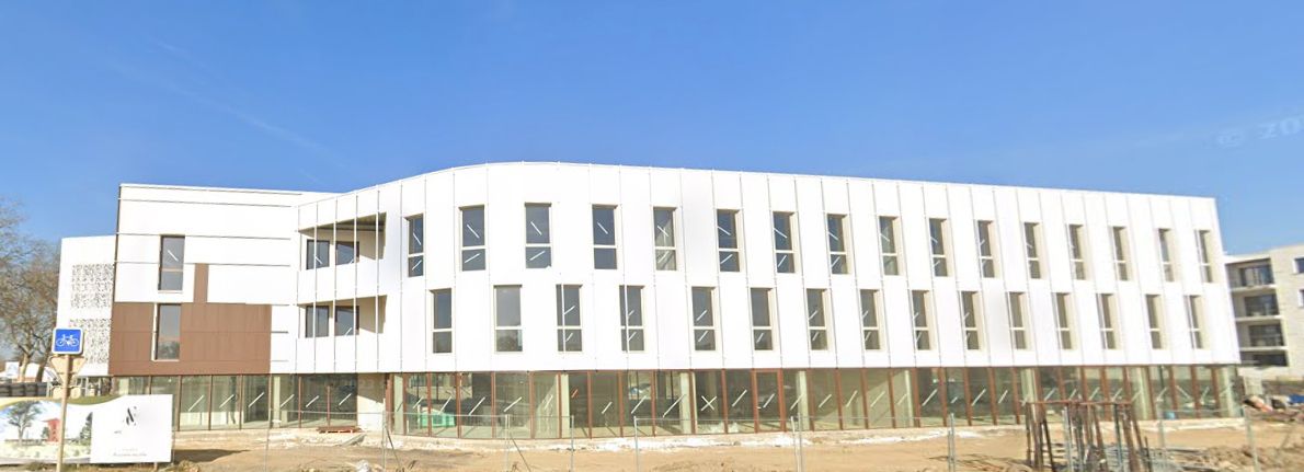 Location local commercial 820.00 m² à MURET