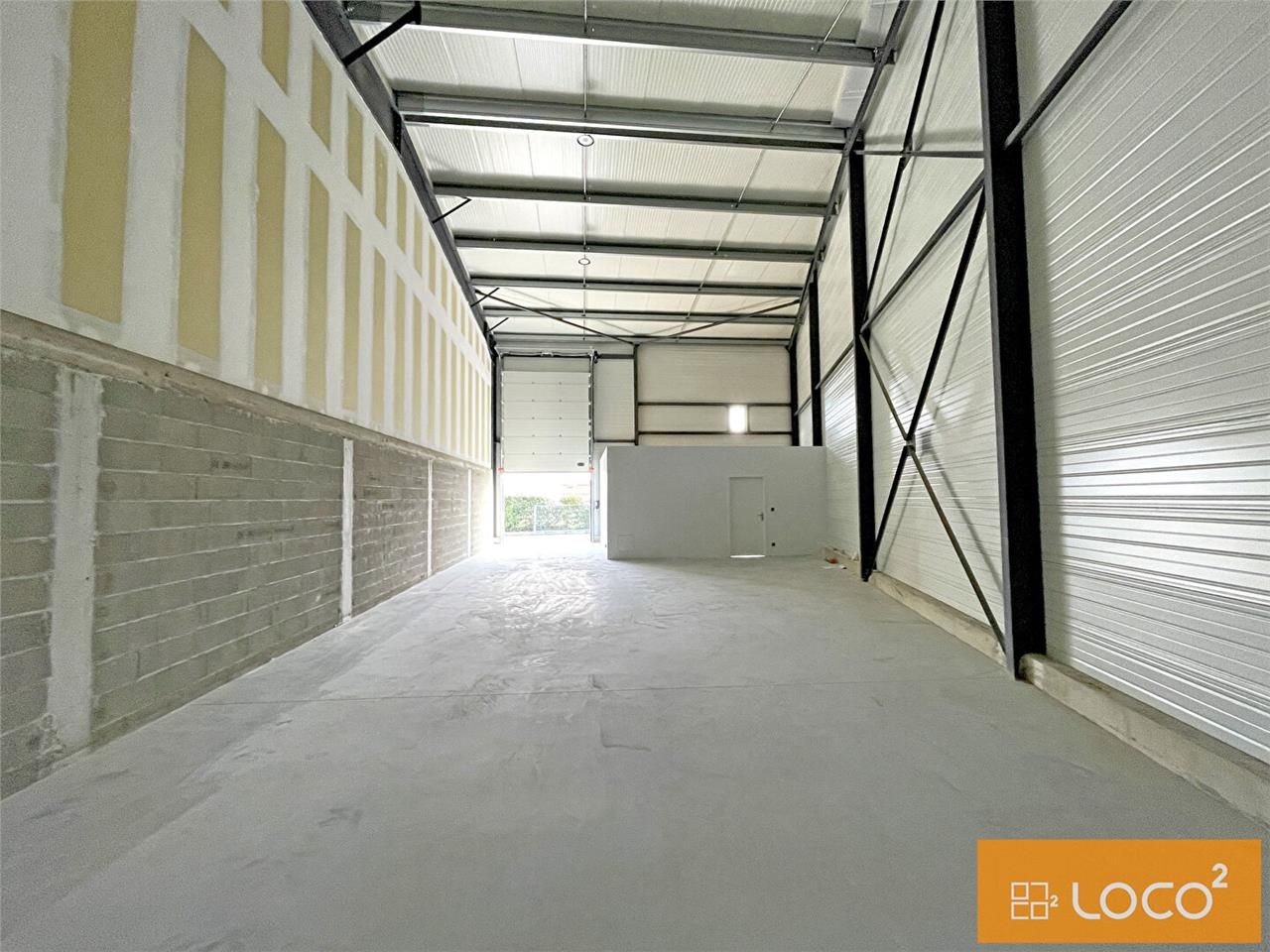 Location local 367.08 m² à LESPINASSE