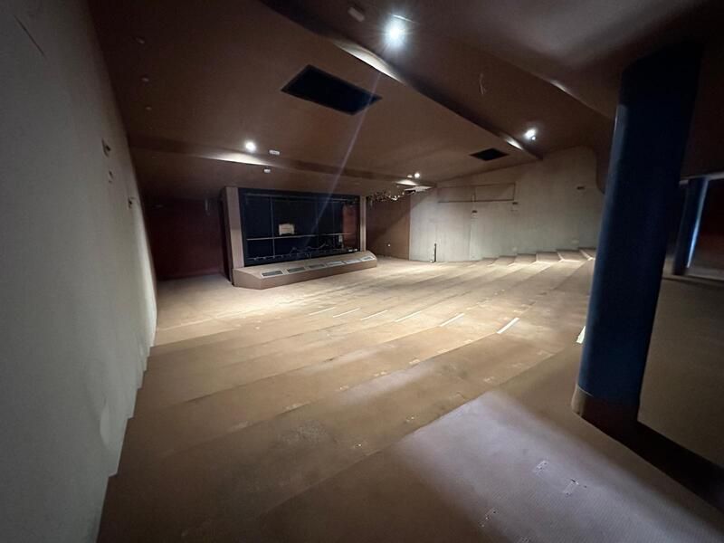 Vente local commercial 1200 m² non divisibles