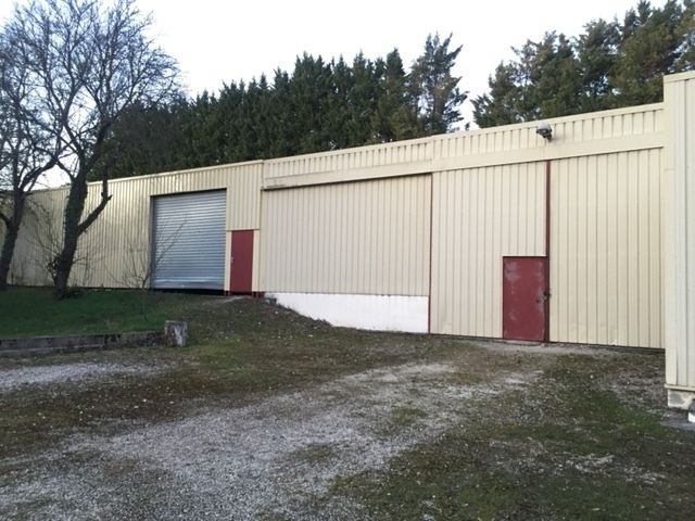 Vente entrepôts 3400 m² non divisibles