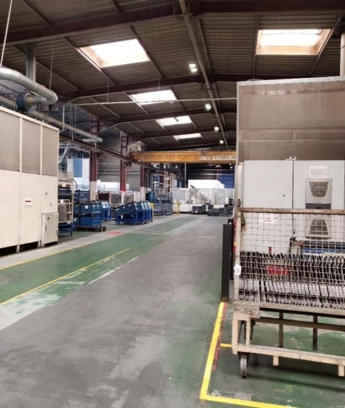 Vente entrepôts 10000 m² divisibles à partir de 3500 m²