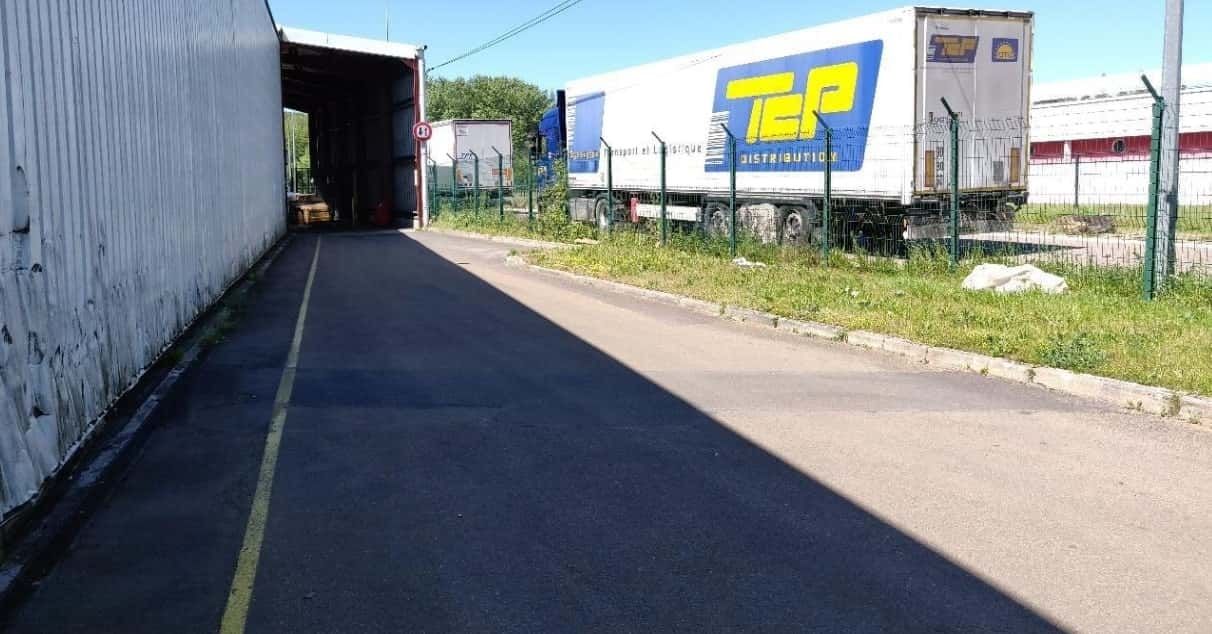 Vente entrepôts 10000 m² non divisibles