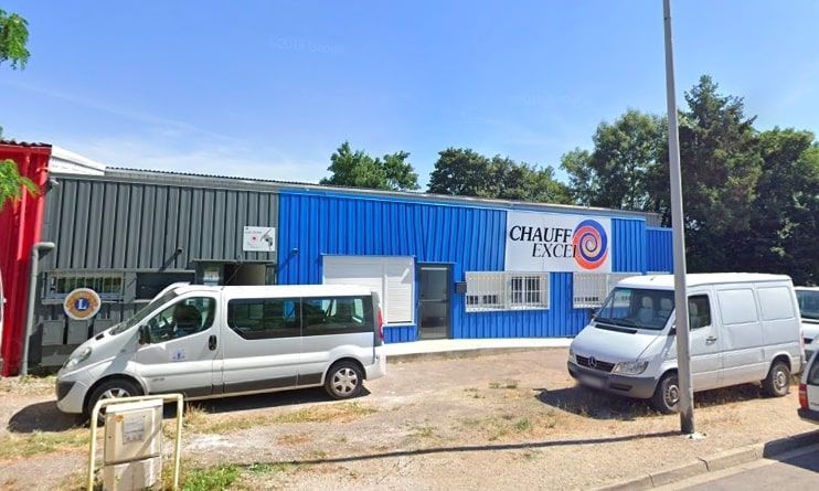 Location entrepôts 1270 m² non divisibles