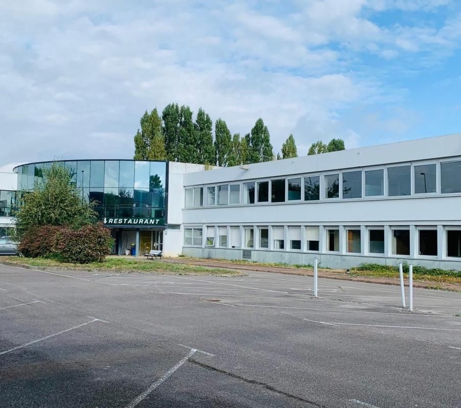 Location entrepôts 25000 m² non divisibles