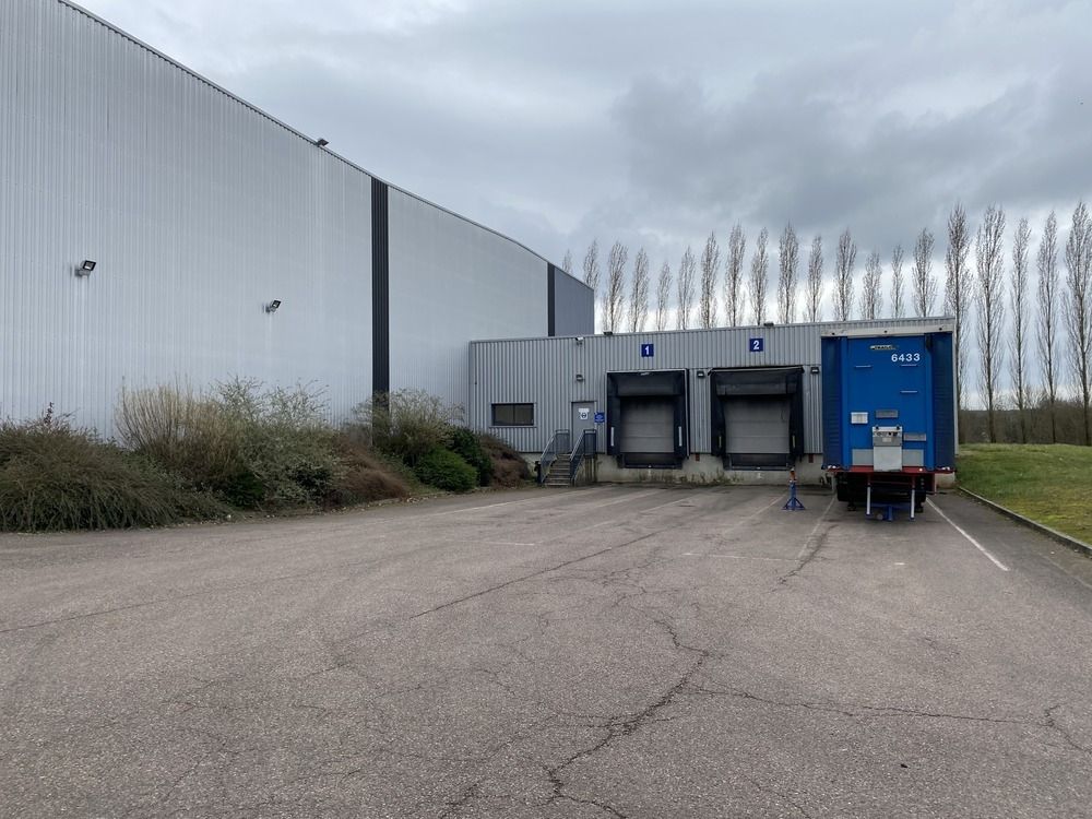 Vente entrepôts 3490 m² non divisibles