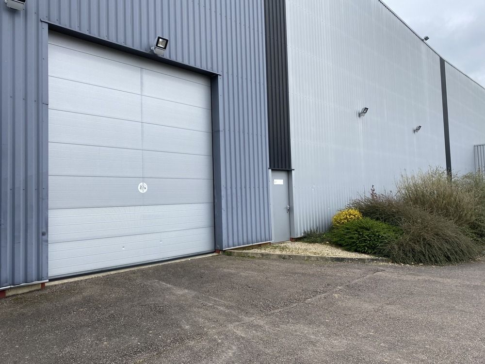 Vente entrepôts 3490 m² non divisibles