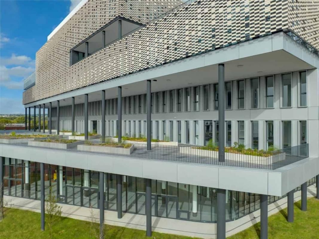 Location bureaux 20000 m² divisibles à partir de 300 m²