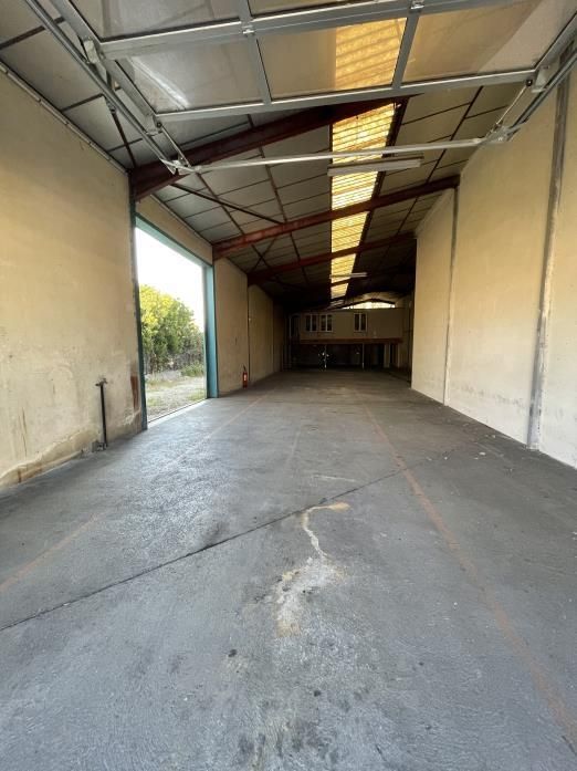 Location entrepôts 157 m² non divisibles