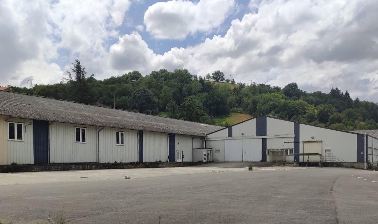 Location entrepôts 6795 m² non divisibles